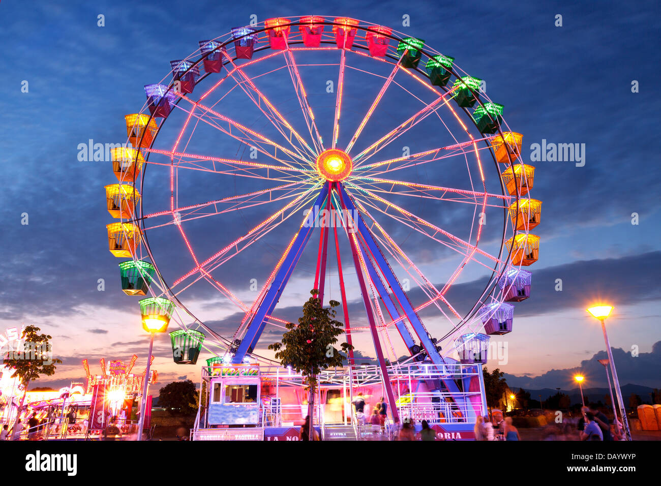 Ruota panoramica Ferris in una notte d'estate Foto Stock