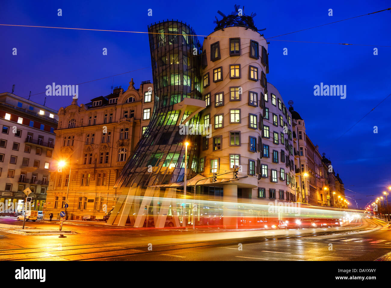 La Casa danzante aka Fred and Ginger edificio di Frank Gehry a Praga, Repubblica Ceca Foto Stock