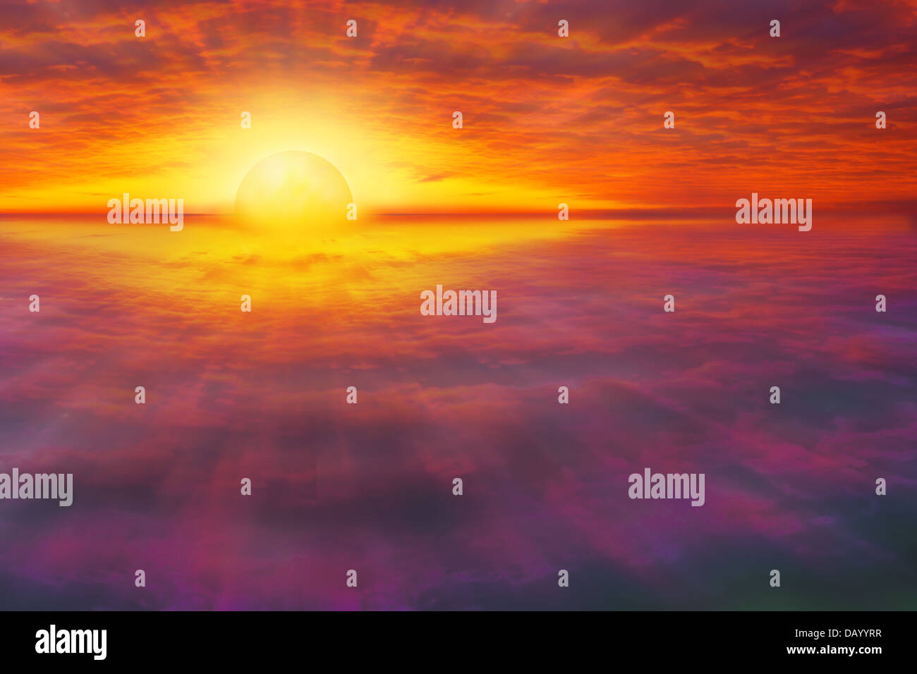 Spirituale, bellissima scena del sorgere del sole / impostazione oltre l'orizzonte con il punto di vista dell'aria, tra strati di nuvole Foto Stock