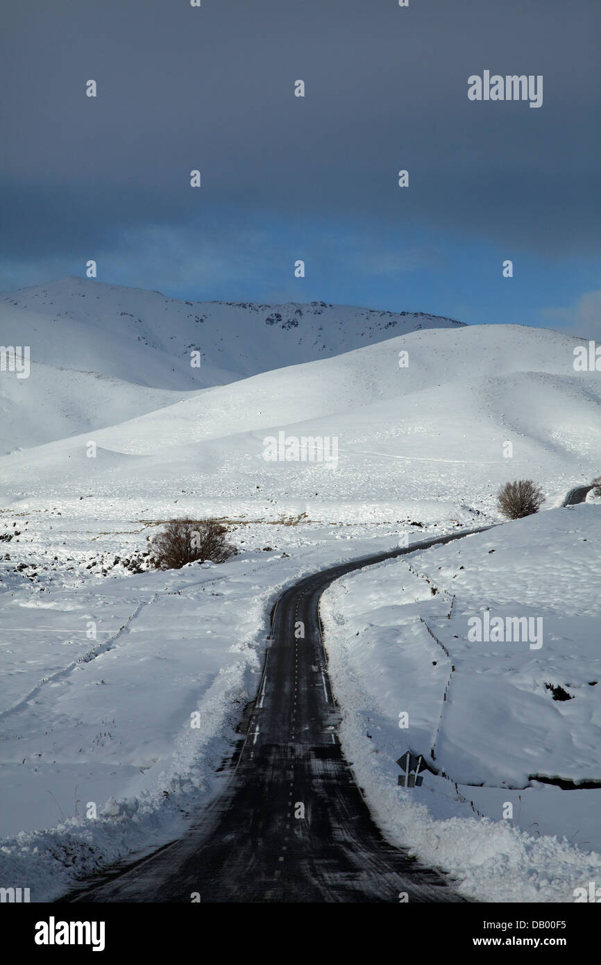 Il 'Pigroot' (autostrada statale 85) in inverno, Otago, Isola del Sud, Nuova Zelanda Foto Stock
