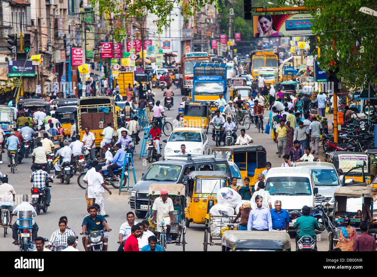 Strada trafficata a Madurai, India Foto Stock