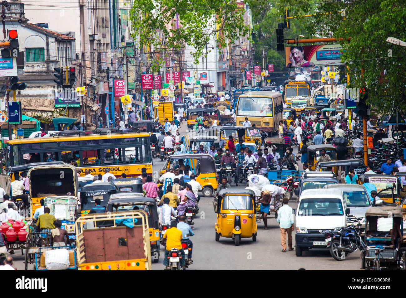 Strada trafficata a Madurai, India Foto Stock