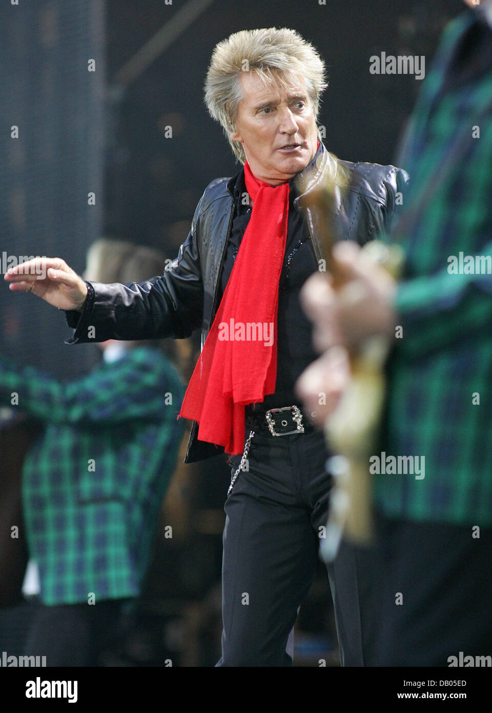 Cantante britannico Rod Stewart esegue al concerto di beneficienza in memoria di Lady Diana, principessa di Galles su quale sarebbe stata la sua 46th Birthday allo Stadio di Wembley, Londra, 1 luglio 2007. Foto: Hubert Boesl Foto Stock
