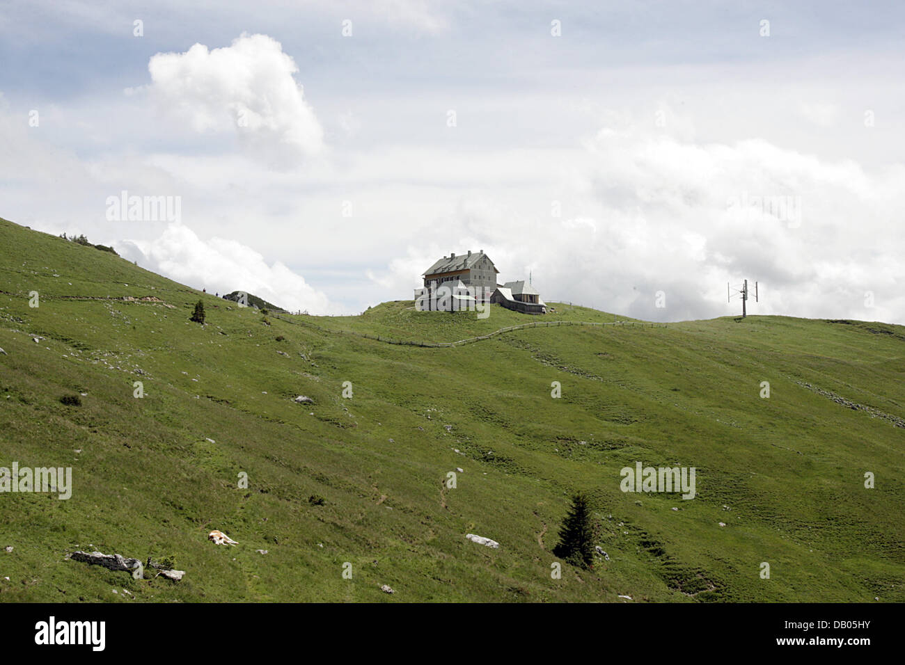 Il rifugio Rotwandhaus raffigurato a 1.737 metri sopra il livello del mare in la bavarese colline ai piedi delle Alpi vicino al lago Spitzing, Germania, 26 giugno 2007. Il rifugio è uno dei più alti si trova rifugi della Baviera. Foto: Peter Kneffel Foto Stock