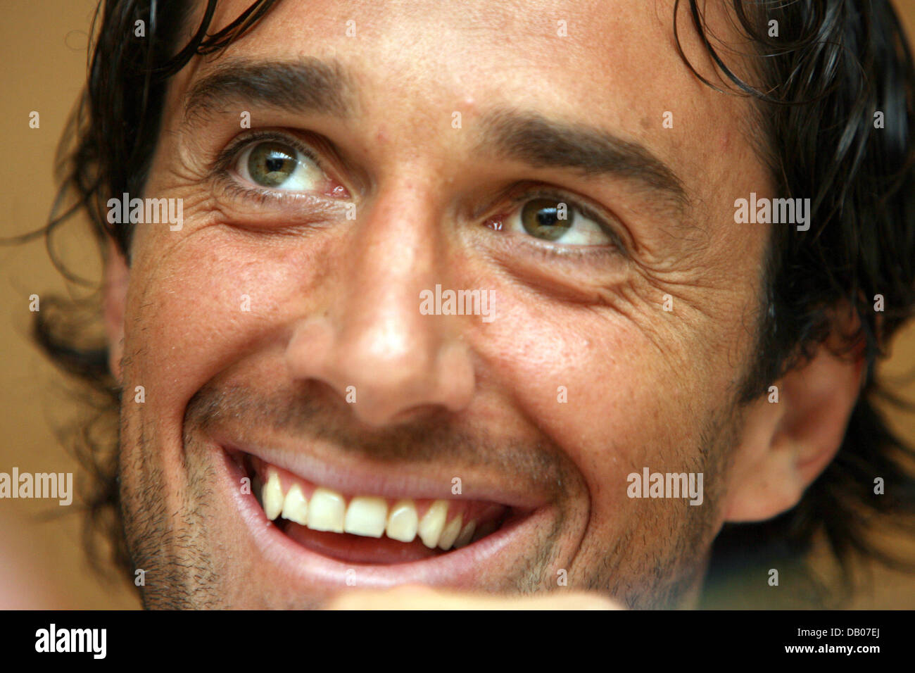 Il Bayern Monaco avanti esordiente Luca Toni è raffigurato in una conferenza stampa a Donaueschingen, Germania, 11 luglio 2007. Fino al 15 luglio 2007 la Bundesliga club ha messo il suo training camp Donaueschingen. Foto: Patrick Seeger Foto Stock