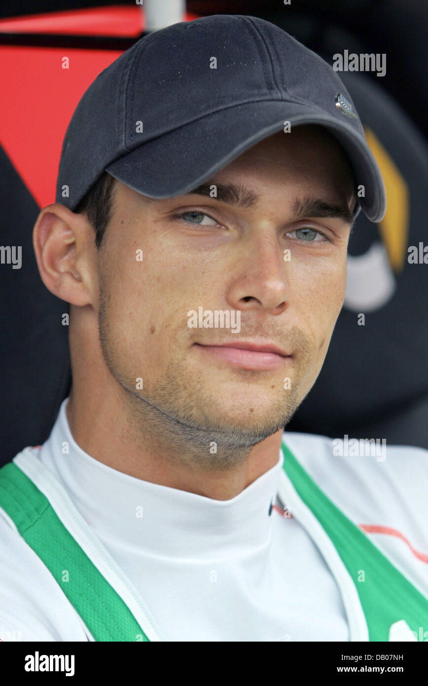 Il tedesco Beach Volley pro Eric Koreng di Seaside Beach Club Essen e.V. è raffigurato durante una partita al FIVB World Tour Grand Slam di Berlino, Germania, 12 luglio 2007. Foto: Rainer Jensen Foto Stock