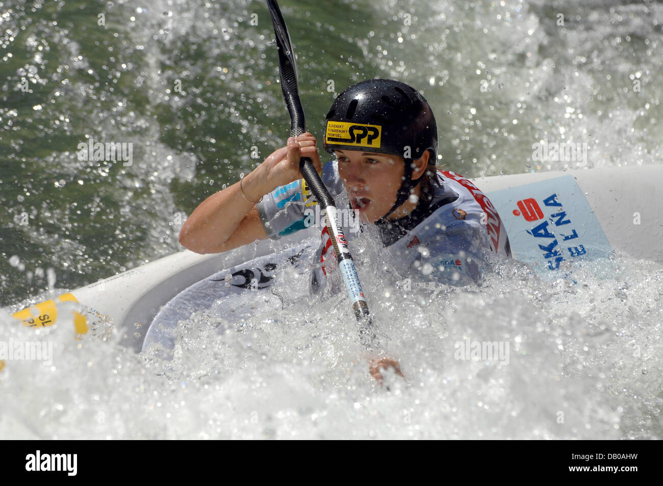 La foto mostra Jana Duaktova della Slovacchia nell'acqua durante un acqua bianca evento di slalom ad Augsburg, Germania, 15 luglio 2007. Foto: Stefan Puchner Foto Stock