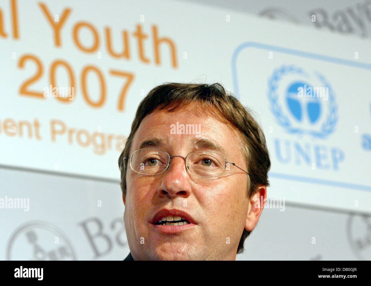 Direttore dell'UNEP (Programma delle Nazioni Unite per l'ambiente), Achim Steiner è raffigurata sul podio durante la TUNZA International Youth Conference a Leverkusen, Germania, 27 agosto 2007. 180 giovani da 85 diverse nazioni prendere parte all'incontro della durata di cinque giorni. Foto: Oliver Berg Foto Stock