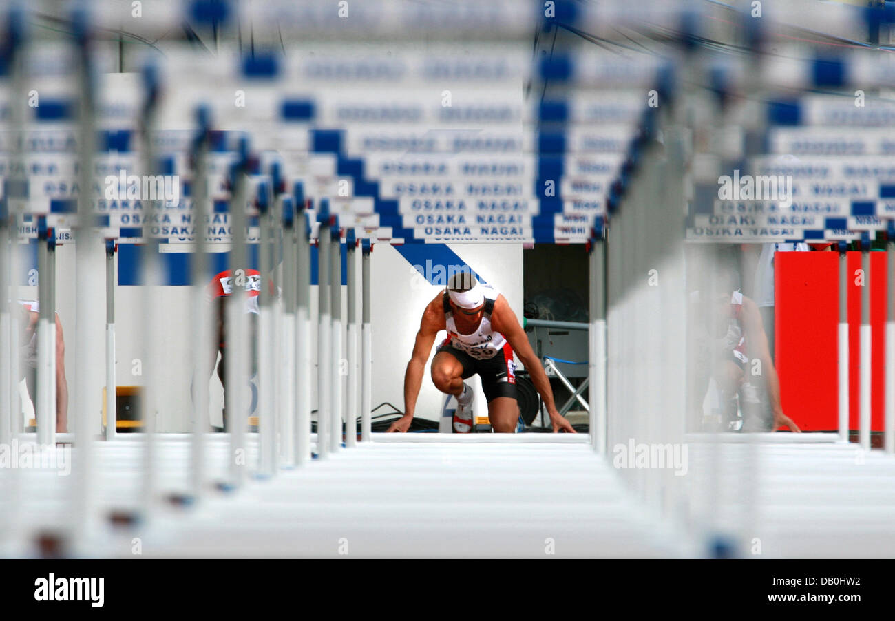 Il tedesco Andre Niklaus si concentra sull'inizio di Decathlon 110m ostacoli della XI IAAF ai Campionati Mondiali di atletica di Nagai stadium di Osaka, Giappone, 01 settembre 2007. Foto: Gero Breloer Foto Stock