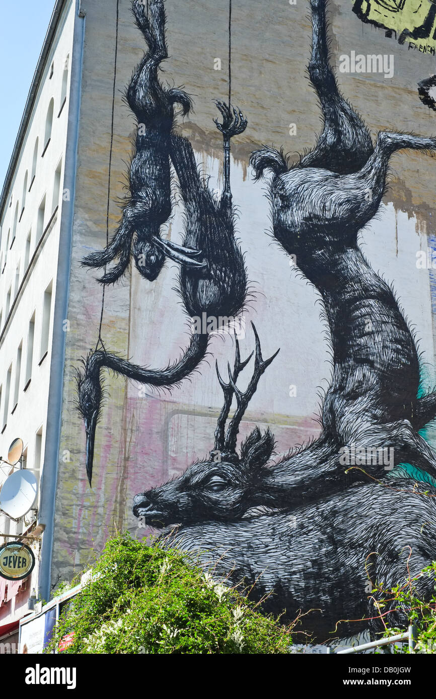 GRAFFITI sui muri a Kreuzberg di Berlino Foto Stock