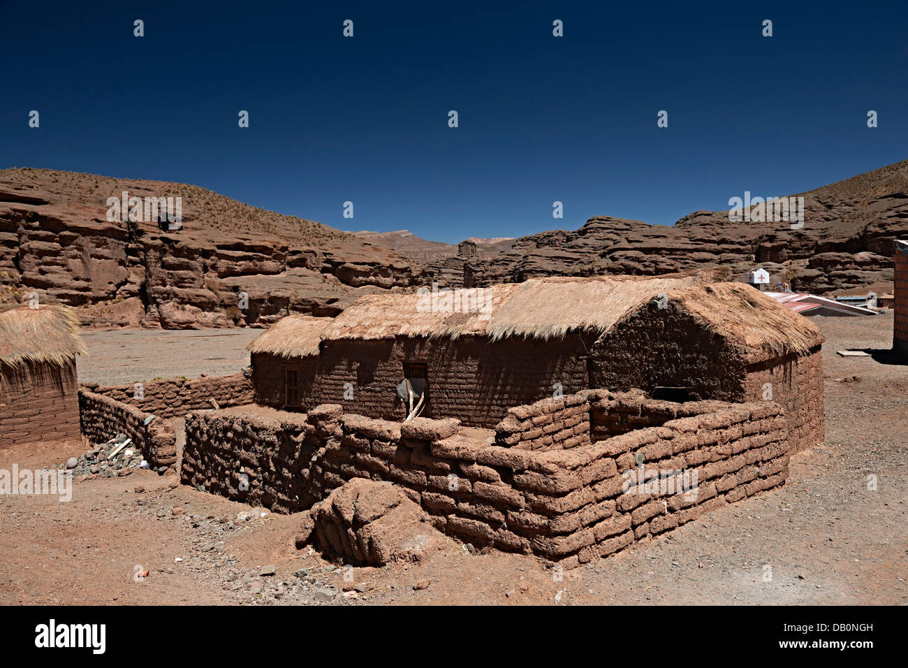 Tipico villaggio con case di adobe vicino a San Antonio de Lipez, Ande, Bolivia, Sud America Foto Stock