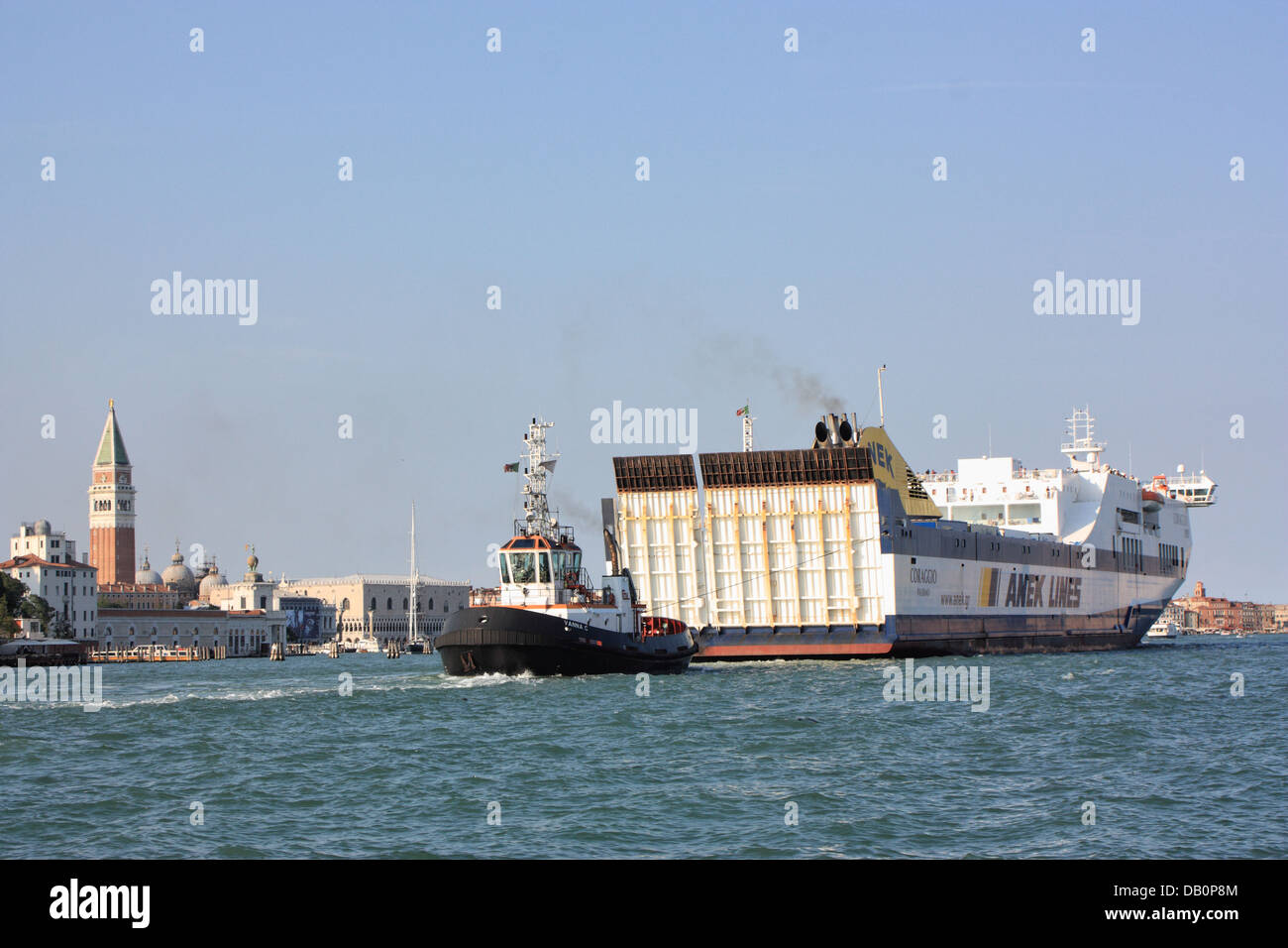 Traghetto Coraggio, IMO 9350680, (ANEK Lines) Foto Stock