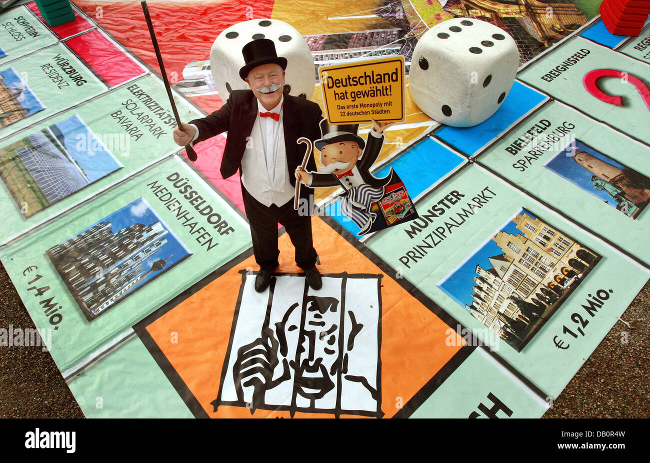Monopoly GO! Gioco Da Tavolo - Versione Tedesca, 2-4 Giocatori, Dagli 8 Anni - Con Codice Per Personaggio Digitale - 2