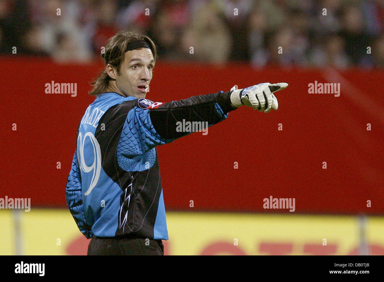 Bucarest veloce goalie Sanchotene Elinton Andrade gesti durante la Coppa UEFA 1. Round match 1.FC Norimberga v Bucarest veloce a easyCredit stadium di Norimberga, Germania, 20 settembre 2007. La prima tappa si è conclusa in un goalless draw, seconda gamba verrà effettuata il 04 ottobre. Foto: Daniel Karmann Foto Stock