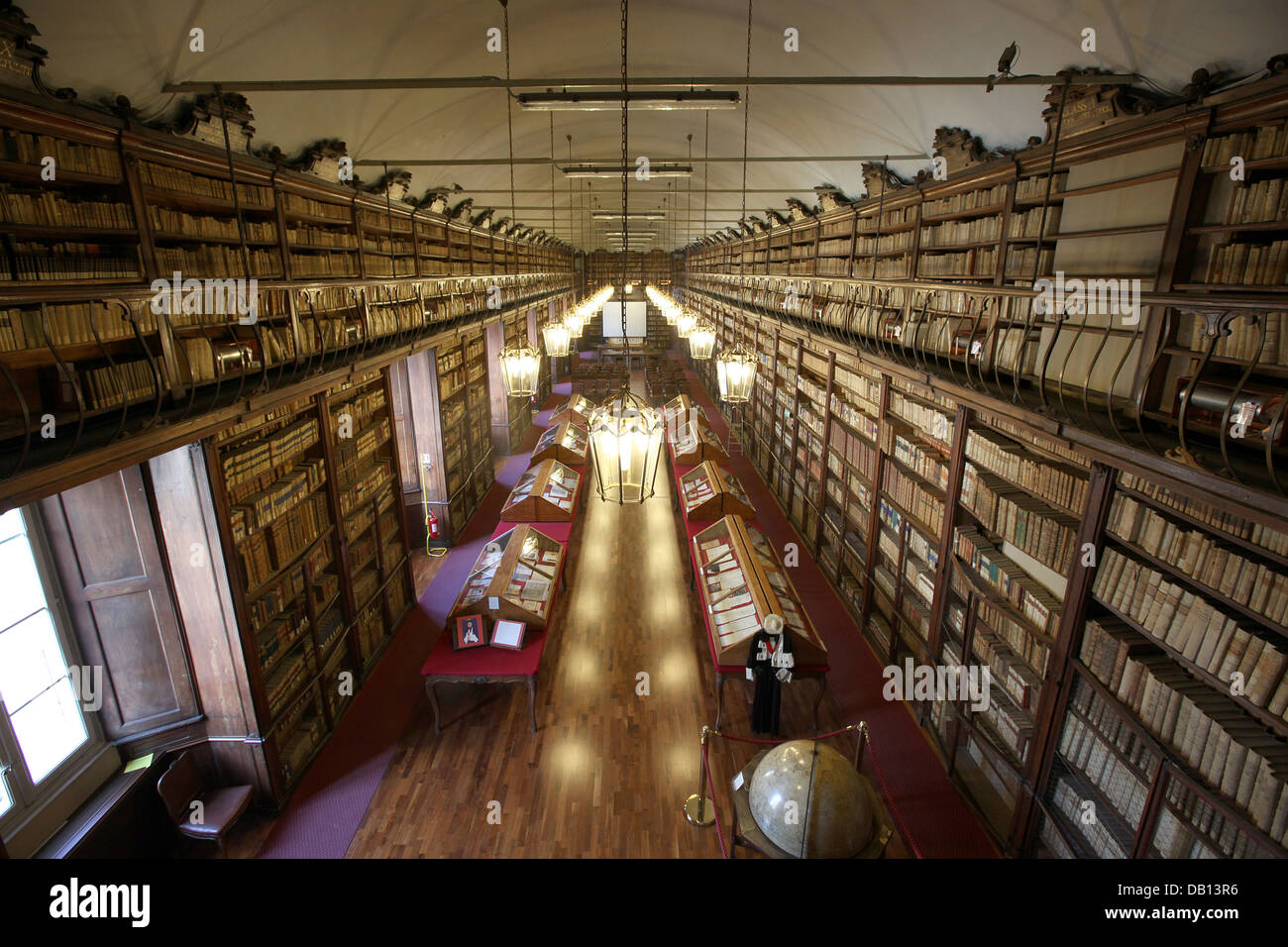 L'Italia, Lombardia, Pavia, la biblioteca universitaria Foto stock - Alamy