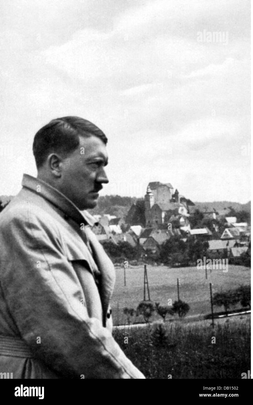Hitler, Adolf, 20.4.1889 - 30.4.1945, politico tedesco (NSDAP), Cancelliere del Reich 30.1.1933 - 30.4.1945, a Hiltpoltstein, Franconia, circa 1934, Foto Stock