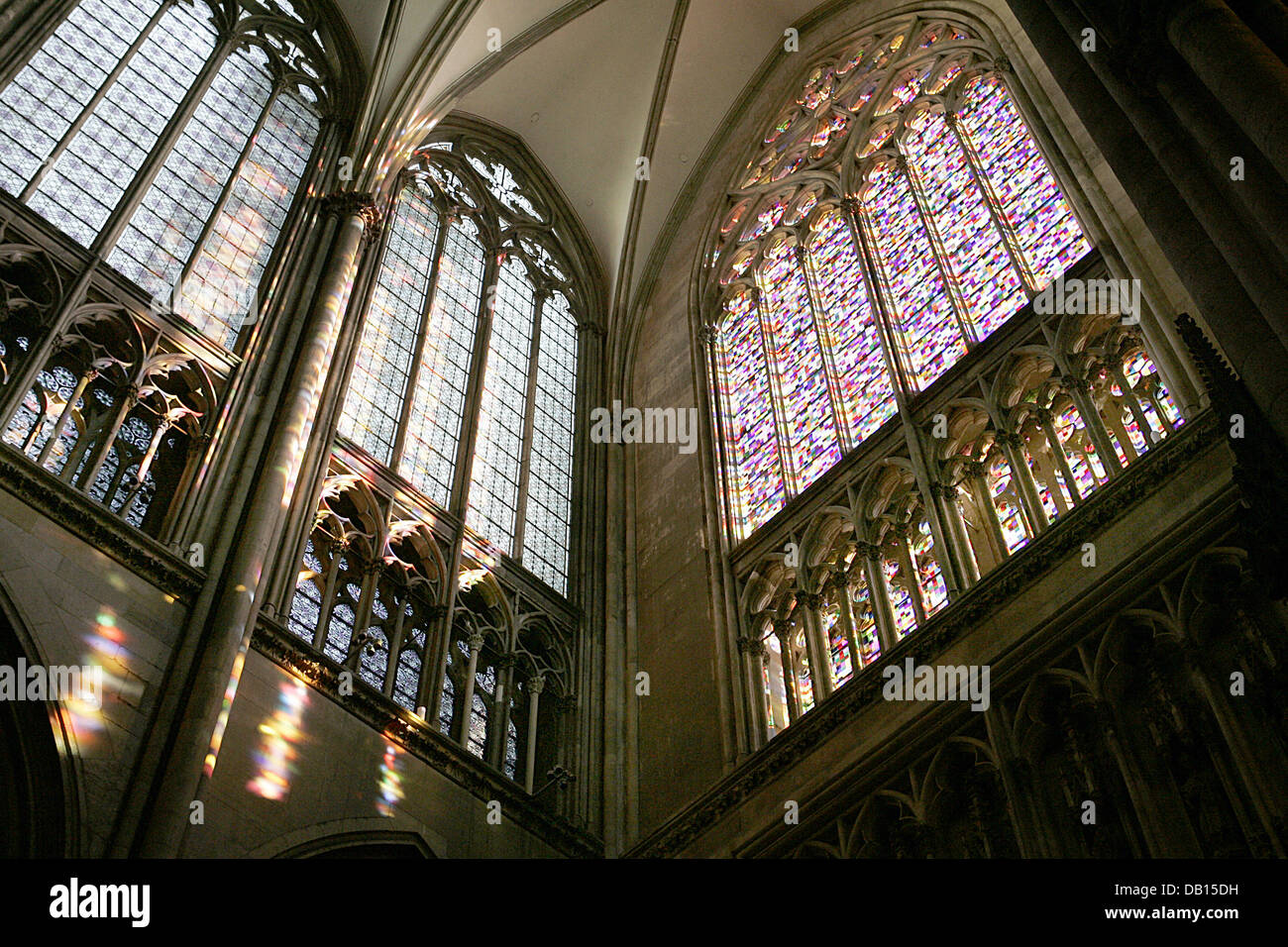 La foto mostra il colorato 113 metri quadrati finestra creata da un artista Gerhard Richter nella cattedrale di Colonia a Colonia, Germania, 22 ottobre 2007. Foto: JOERG CARSTENSEN Foto Stock
