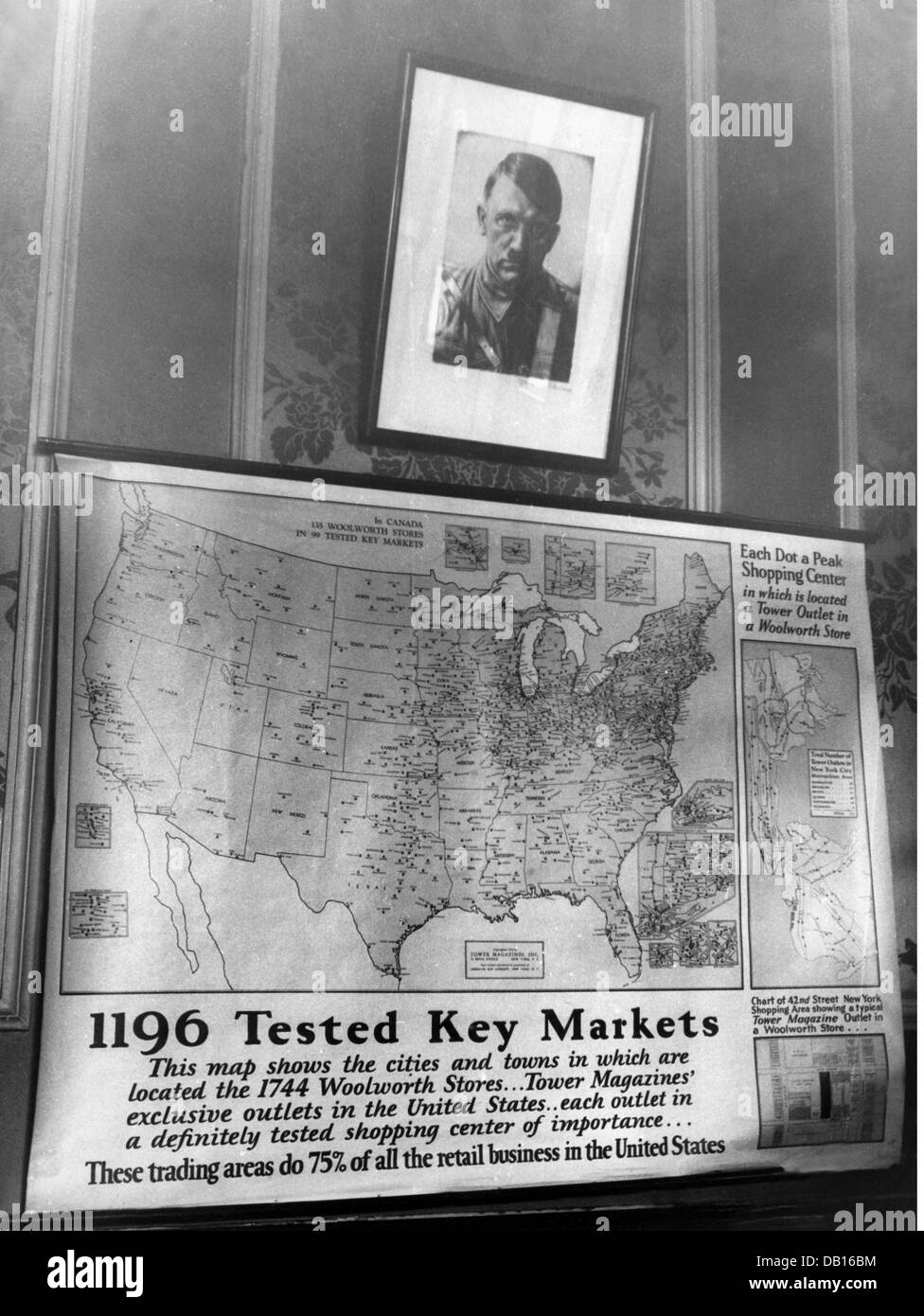 Commercio, vendita al dettaglio, Woolworth Germania, mappa con le filiali negli Stati Uniti, sopra un ritratto di Adolf Hitler, Sonneberg, Turingia, 1936, diritti aggiuntivi-clearences-non disponibile Foto Stock