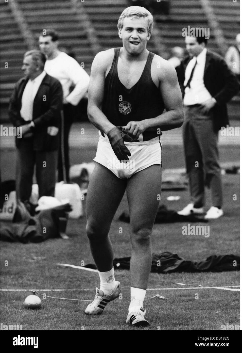Beyer, Uwe, 14.4.1945 - 15.4.1993, atleta tedesco (atletica leggera), a tutta lunghezza, in concorso, 1968, Foto Stock