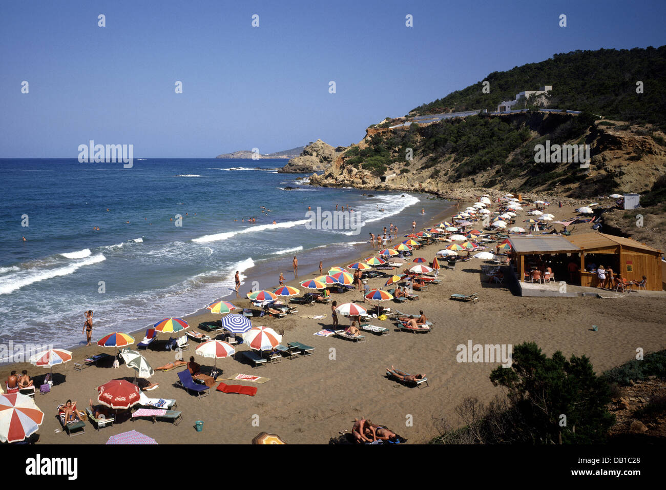La foto mostra la ben frequentata spiaggia di Playa d'Es Figueral a Ibiza, Spagna, maggio 2007. Foto: Friedel Gierth Foto Stock