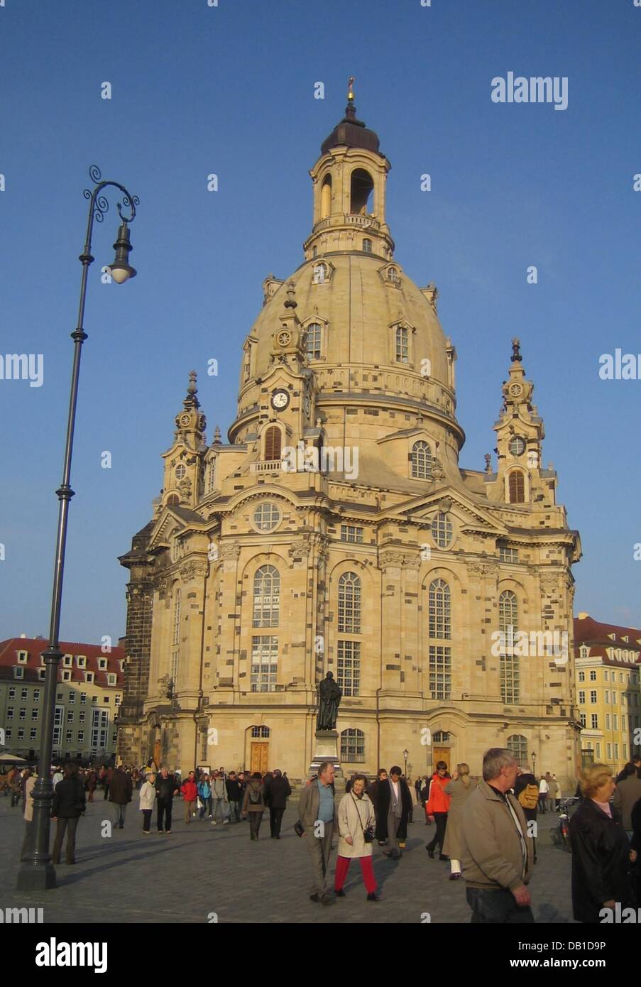 La foto mostra la Frauenkirche di Dresda protestante della Chiesa che fu distrutta durante la II Guerra Mondiale e ricostruita tra il 1994 e il 2005 con donazioni, a Dresda (Germania), 28 ottobre 2007. Foto: Beate Schleep Foto Stock