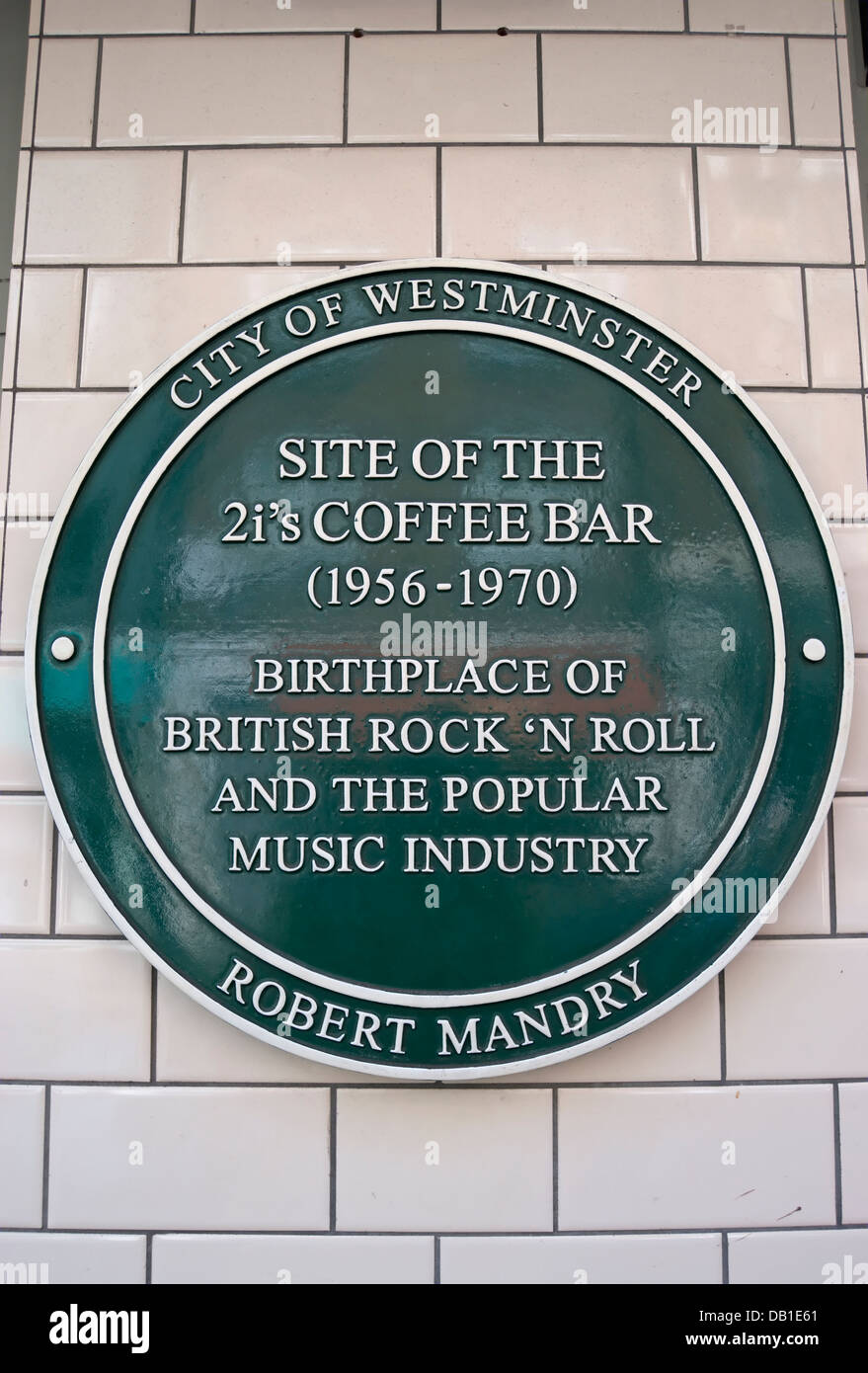 Consiglio di westminster green lapide segna il sito del 2i caffè del bar, descritta come il luogo di nascita del british rock and roll Foto Stock