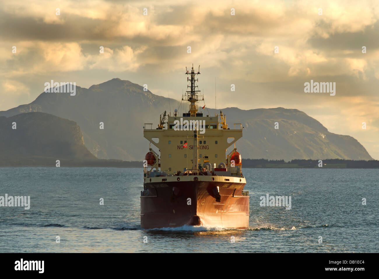 Nave norvegese Crociera nei fiordi di More og Romsdal, Norvegia Foto Stock