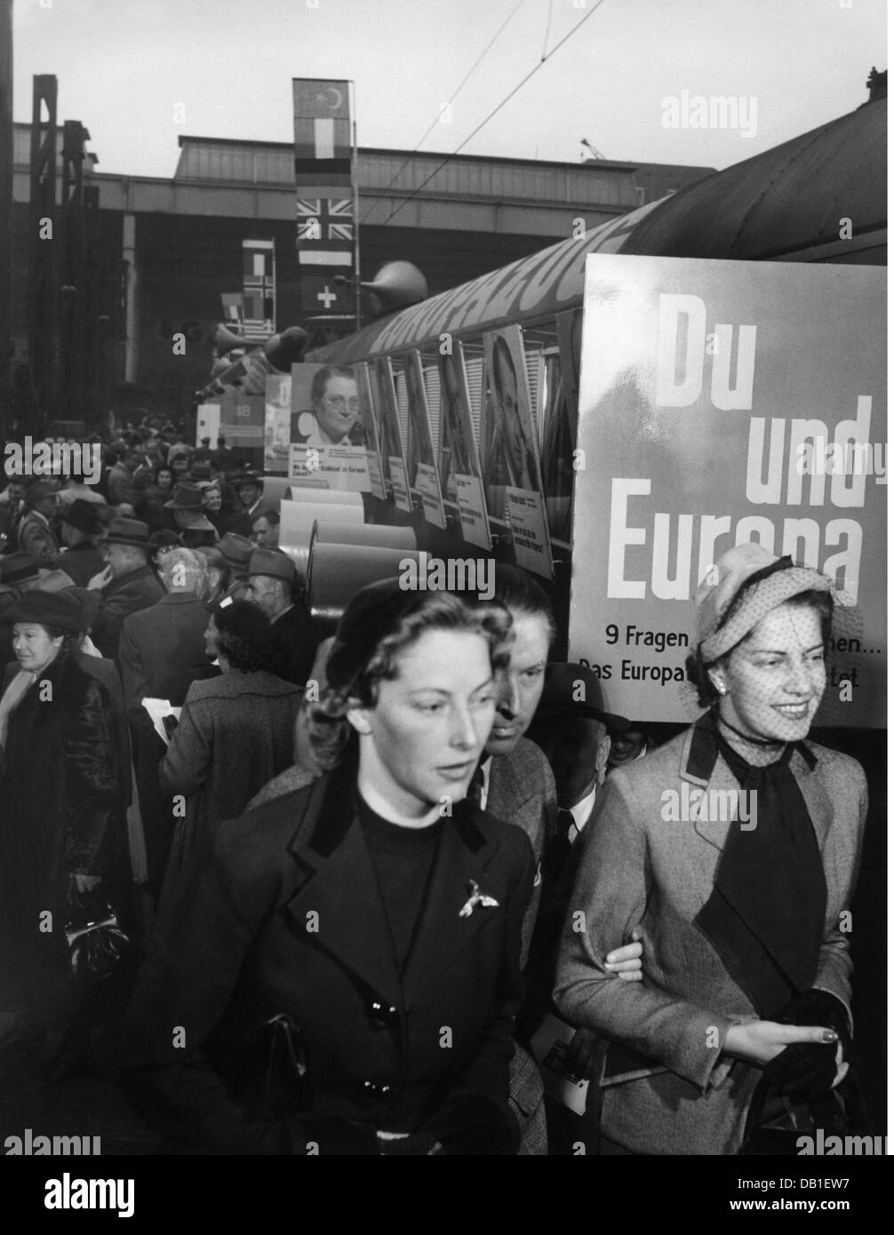 Periodo post-bellico, piano Marshall / ERP, apertura del 'Europazug' (treno per l'Europa) che si batte per il piano Marshall e la cooperazione dell'Europa occidentale, stazione centrale, Monaco, Germania, 21.4.1950, diritti aggiuntivi-clearences-non disponibili Foto Stock