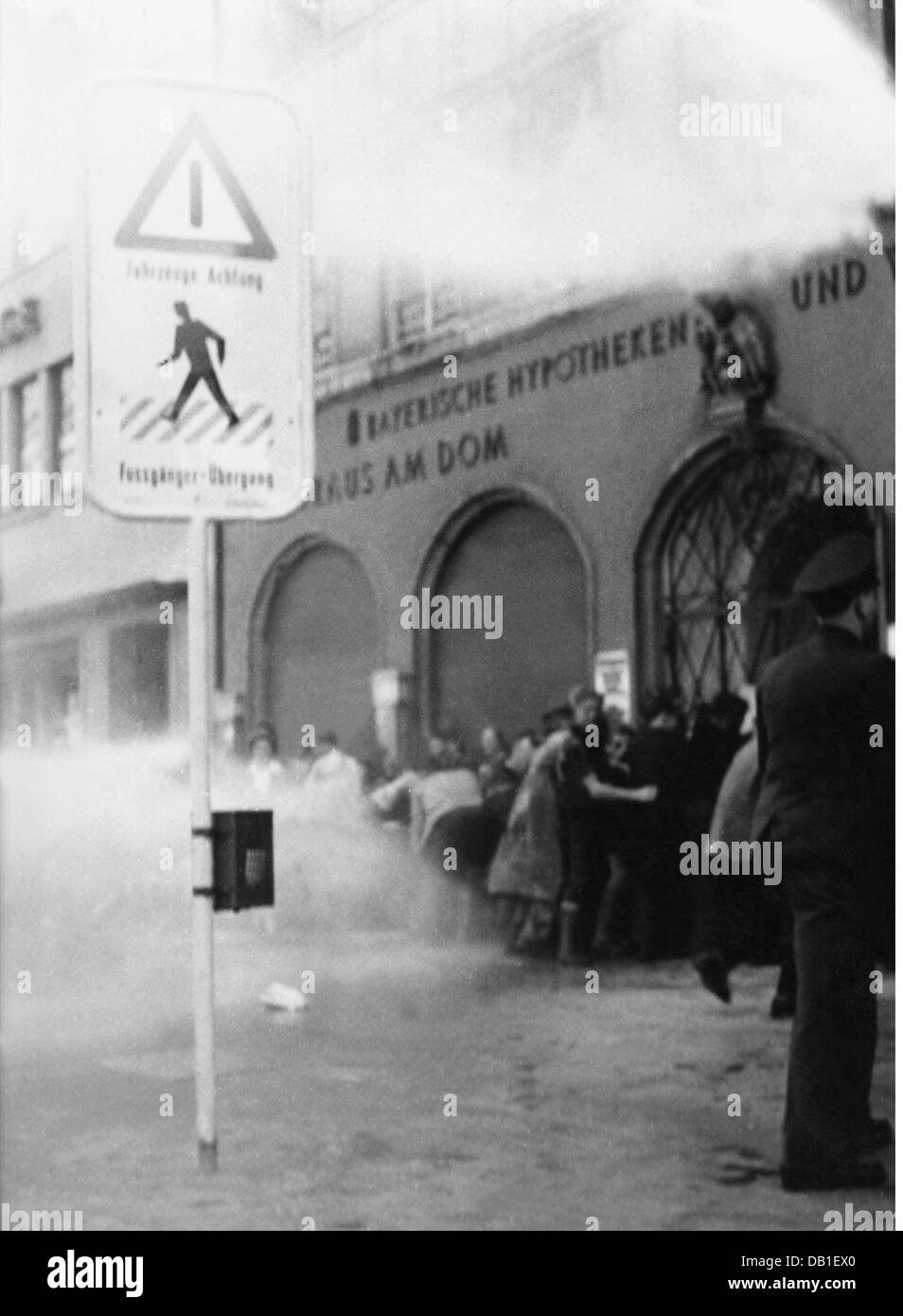 Manifestazioni, Germania, proteste contro l'orario di shopping prolungato il sabato, Kaufingerstrasse, Monaco, Germania, 20.6.1953, diritti aggiuntivi-clearences-non disponibili Foto Stock