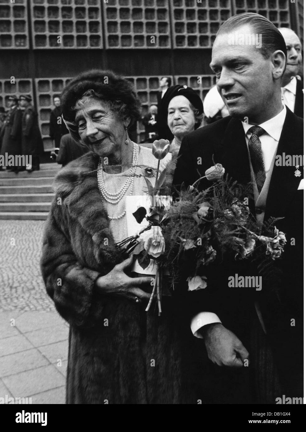 Victoria Louise, 13.9.1892 - 11.12.1980, Duchessa di Brunswick 2.11.1913 - 8.11.1918, durante il matrimonio di Federico Augusto di Oldenburg con Maria Cecily di Prussia, Kaiser Wilhelm Gedaechtniskirche, Berlino, 4.12.1965, Foto Stock
