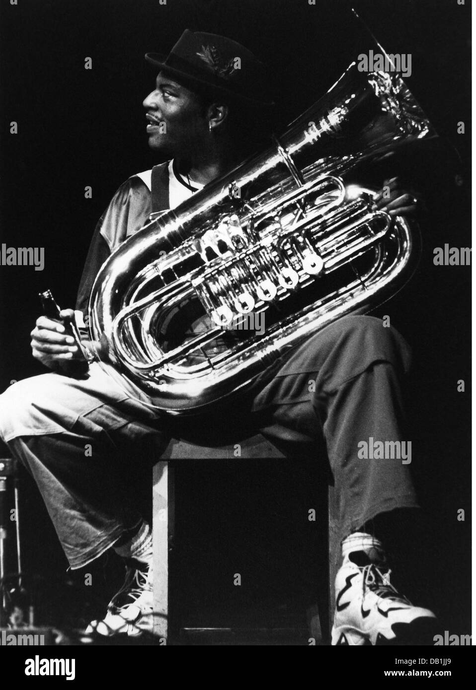 Sass, Jonathan "Jon', * 1961, musicista americano (jazz), tubista, mezza lunghezza, durante la performance sul palco, Stuttgart, 1996, Foto Stock
