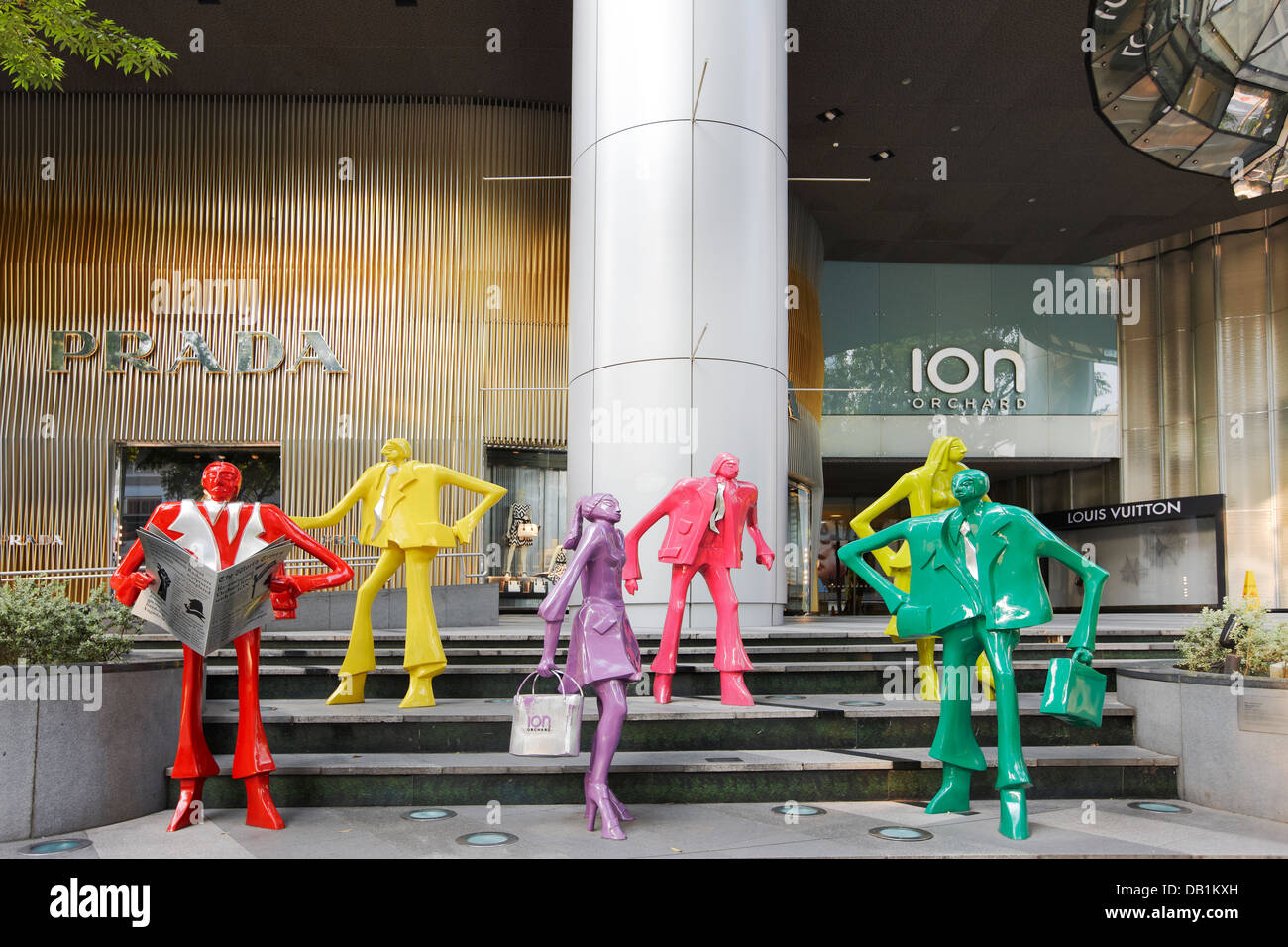 Persone urbane, scultura da scultore svizzero Kurt Laurenz Metzler. Orchard Road, Singapore. Foto Stock