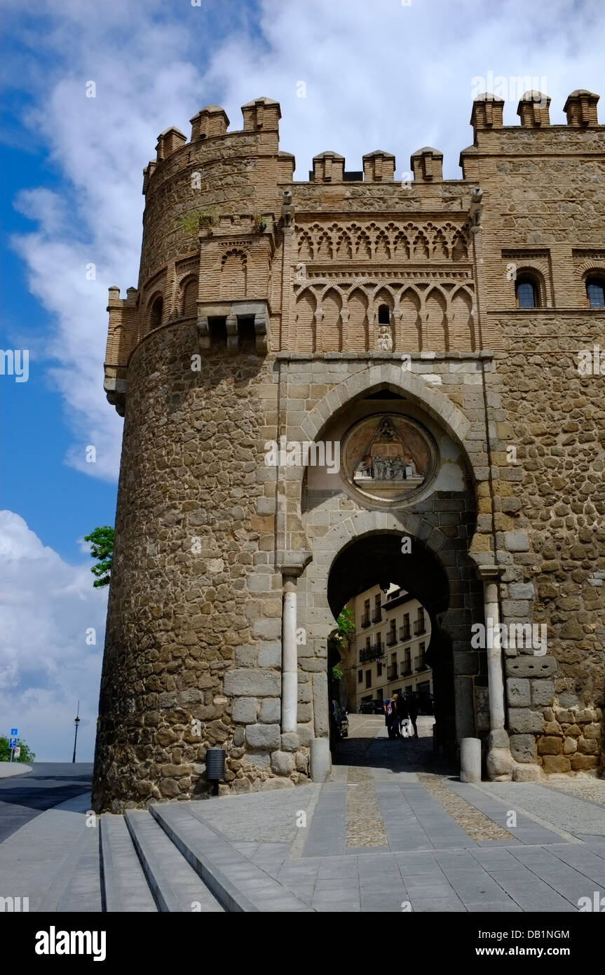 Il XIV secolo porta della città Puerta del Sol, Toledo. Spagna Foto Stock