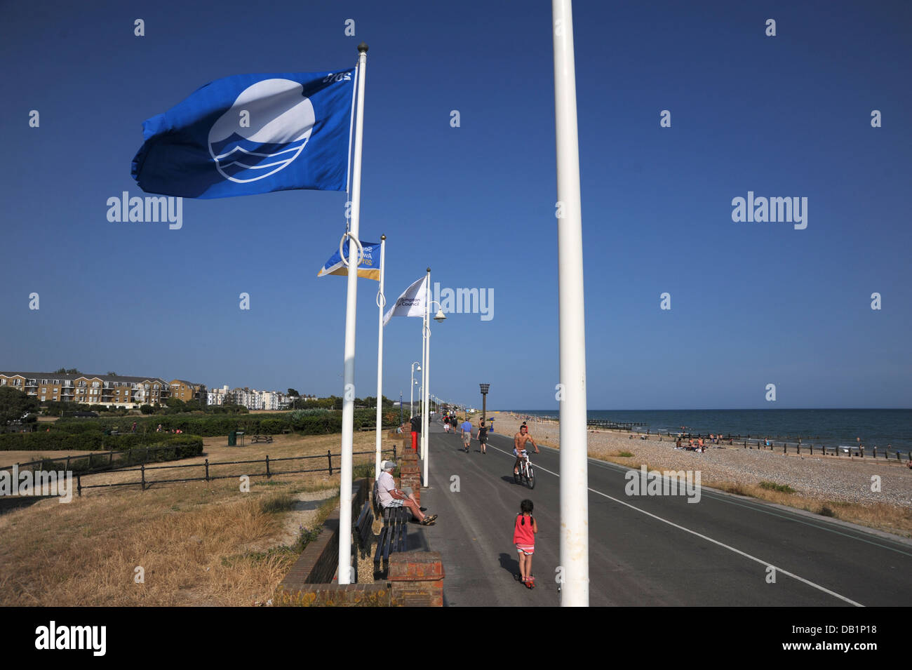 Littlehampton UK - Premio Bandiera Blu per la spiaggia pulita di Littlehampton, una delle 55 spiagge premiate dall'UE in Gran Bretagna Foto Stock