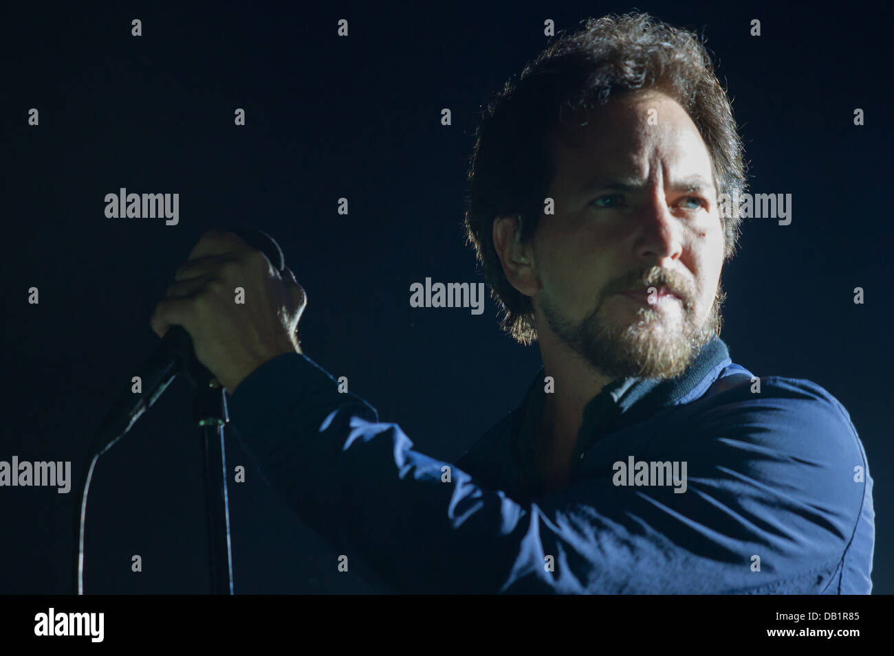 Eddie Vedder del gruppo rock Pearl Jam esegue a Budweiser Gardens a Londra, Ontario, Canada. Foto Stock