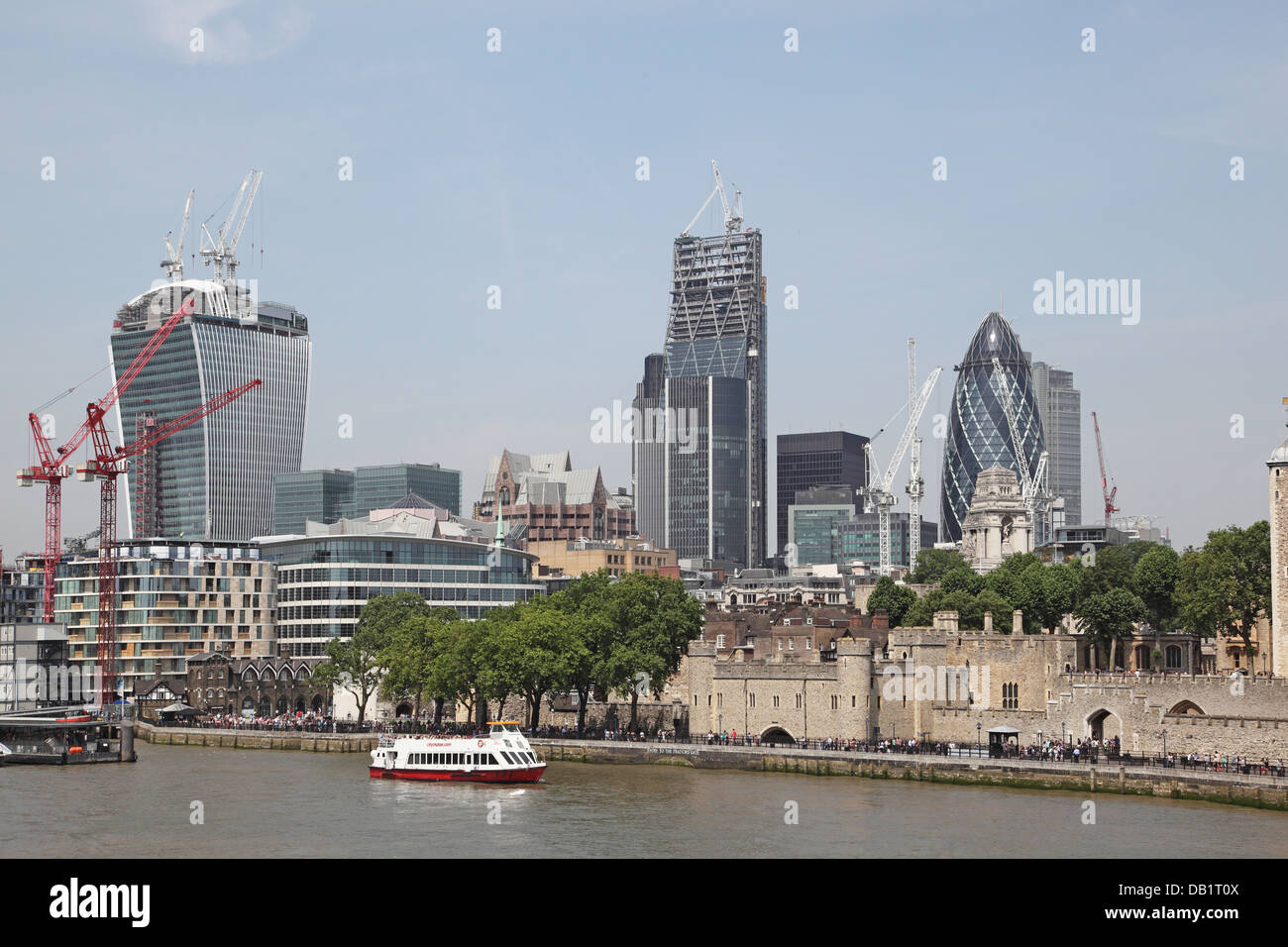 London skyline della città mostra 20 Fenchurch Street "walkie-talkie" e 122 Leadenhall Street - il 'Cheesegrater' Foto Stock