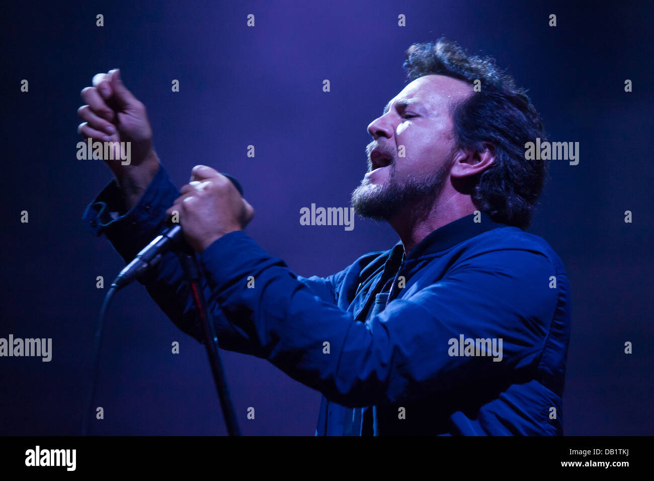 Eddie Vedder del gruppo rock Pearl Jam esegue a Budweiser Gardens a Londra, Ontario, Canada. Foto Stock