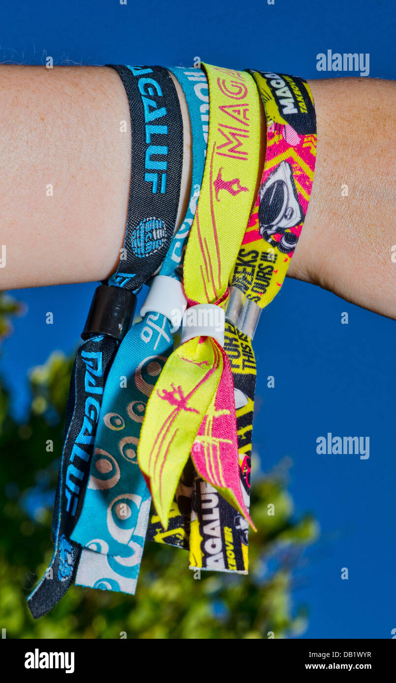 Braccialetti per i bar e i club di Magaluf, Maiorca, Spagna. Foto Stock