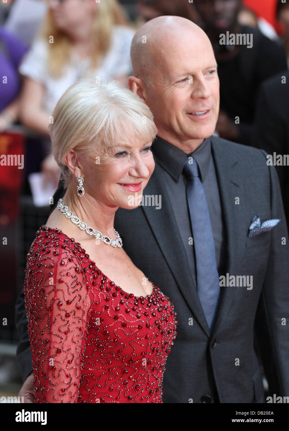 Londra, Regno Unito. 22 Luglio, 2013. Dame Helen Mirren e Bruce Willis frequentare la premiere europeo di Red 2 presso Empire Leicester Square Credit: WFPA/Alamy Live News Foto Stock