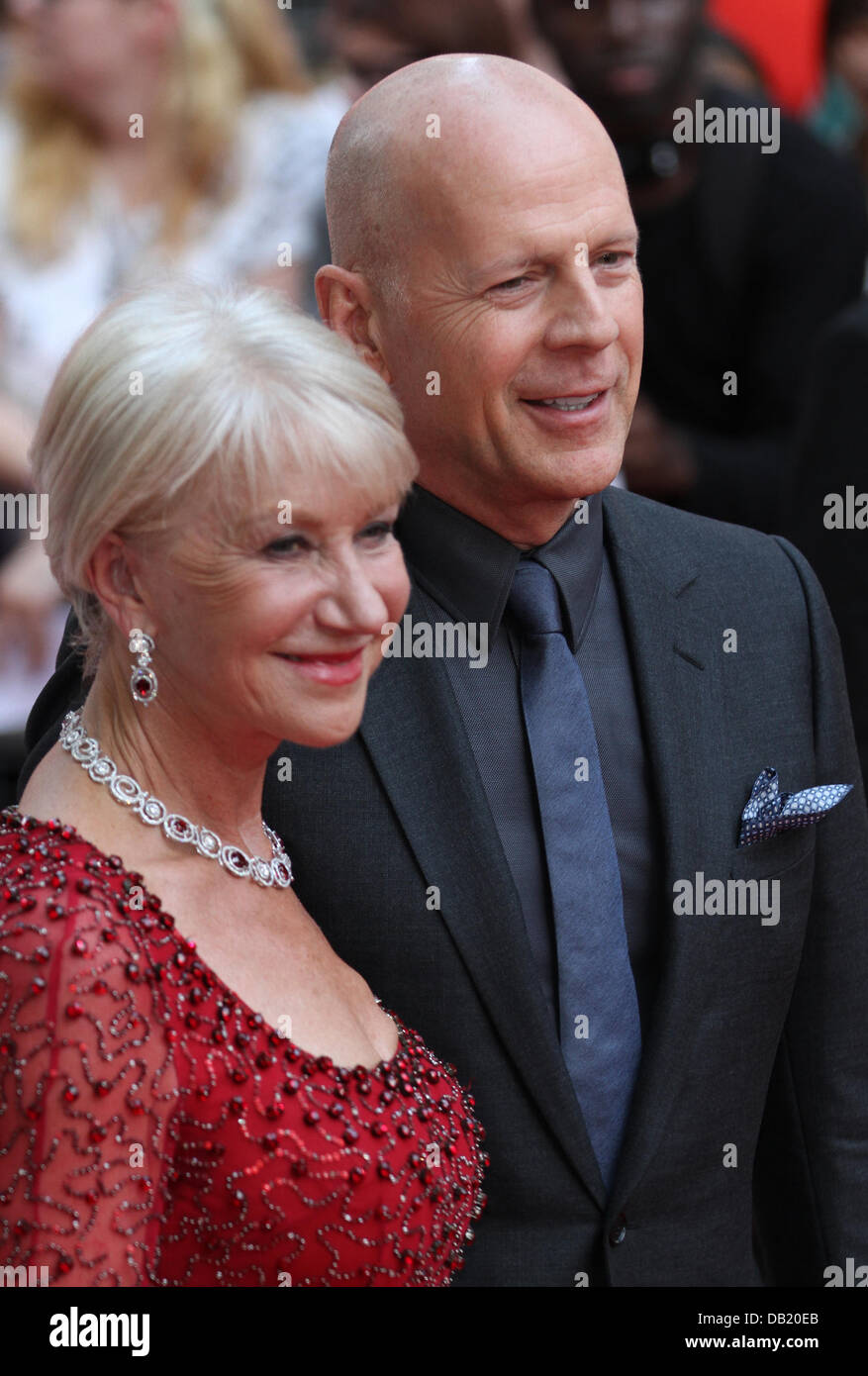 Londra, Regno Unito. 22 Luglio, 2013. Dame Helen Mirren e Bruce Willis frequentare la premiere europeo di Red 2 presso Empire Leicester Square Credit: WFPA/Alamy Live News Foto Stock
