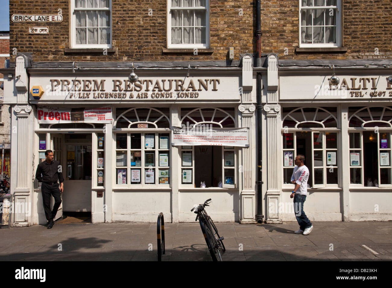 Ristorante esterno, Brick Lane, Tower Hamlets, Londra, Inghilterra Foto Stock