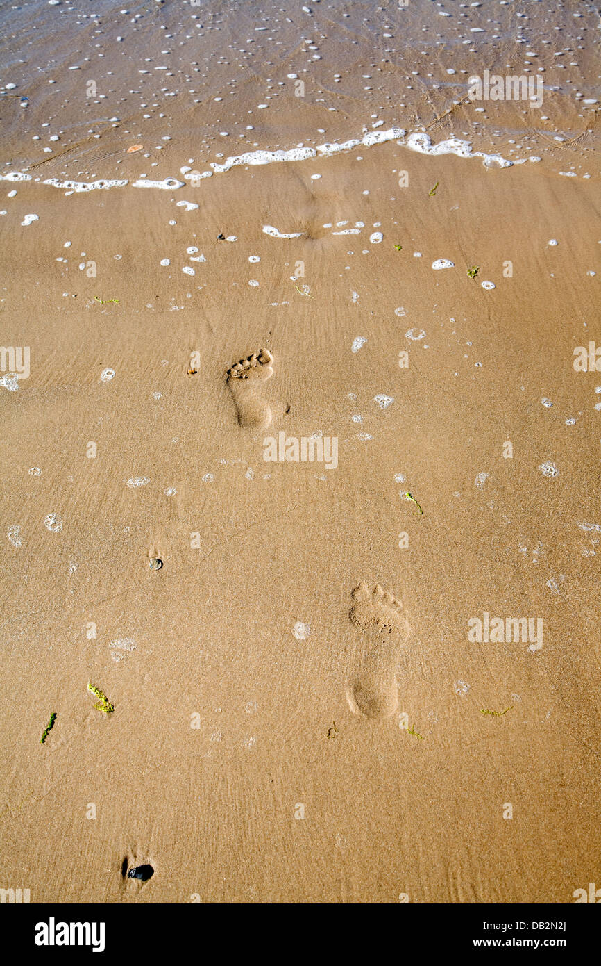 Impronte in spiaggia di sabbia Holkham Norfolk Inghilterra Foto Stock