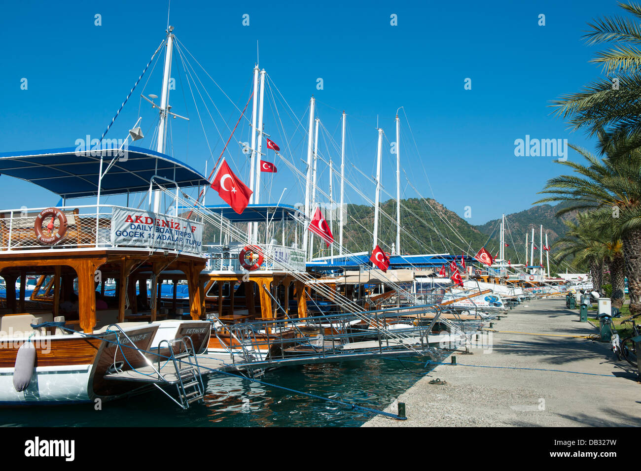 Türkei, Provinz Mugla, Göcek, Hafen mit Ausflugsbooten Foto Stock