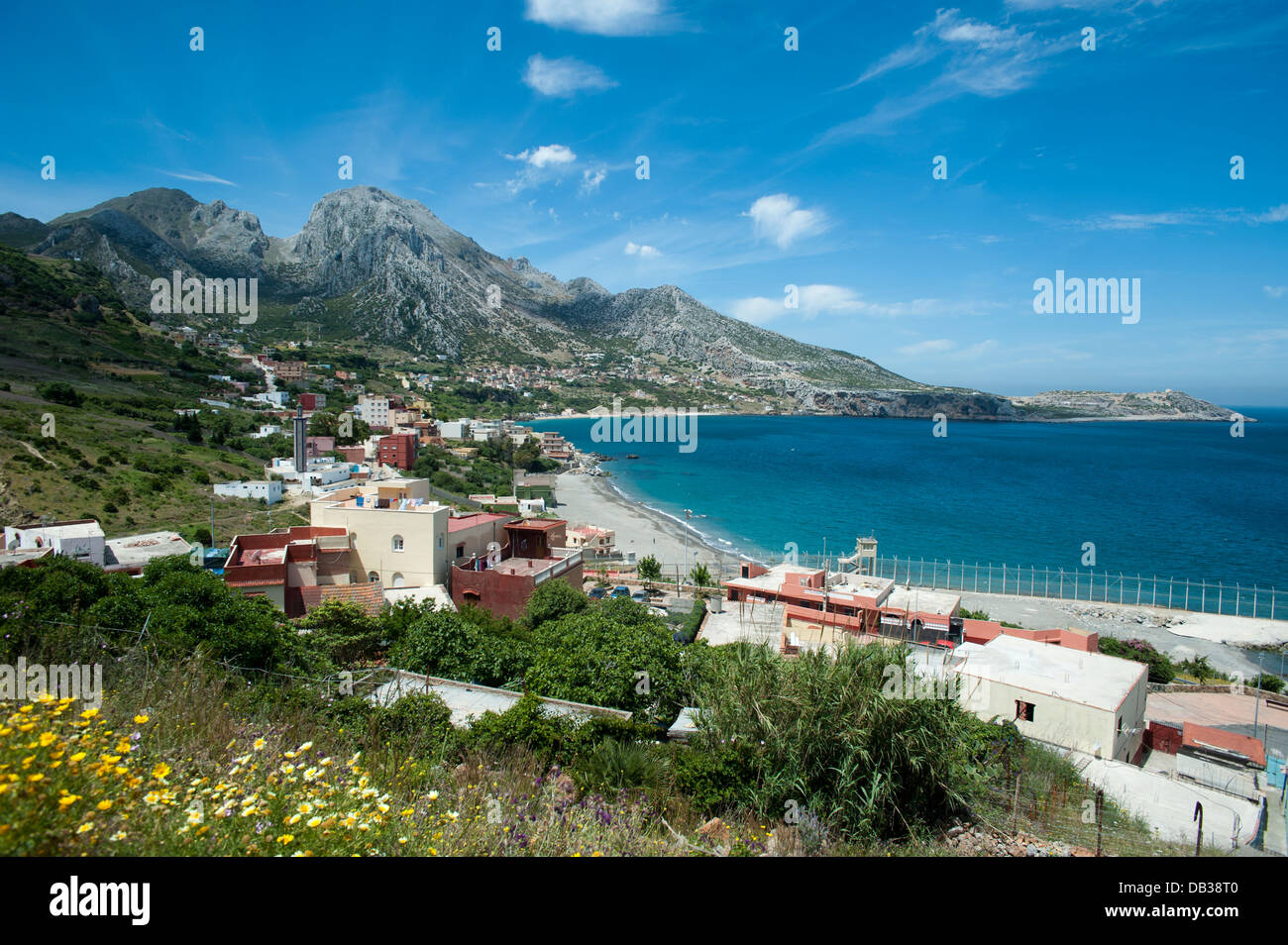 Recinzioni perimetrali in villaggio Benzu che separa le enclave spagnole di Ceuta e il Marocco. Ceuta,Africa del Nord. Spagna. Foto Stock