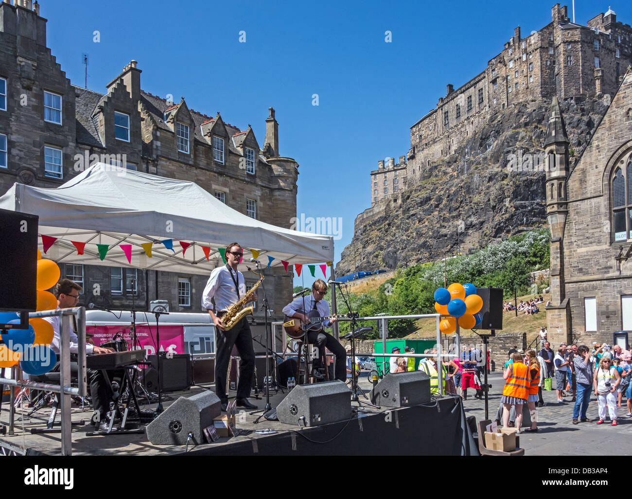 Il gruppo tedesco Shreveport Rhythm giocando al 2013 Edinburgh Jazz & Blues Festival di Grassmarket presso il Mardi Gras evento Foto Stock