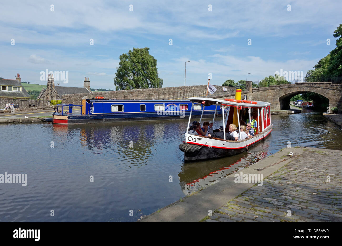 Linlithgow Union Canal società canal boat Victoria la preparazione alla banchina su Union Canal a Linlithgow bacino in Scozia Foto Stock