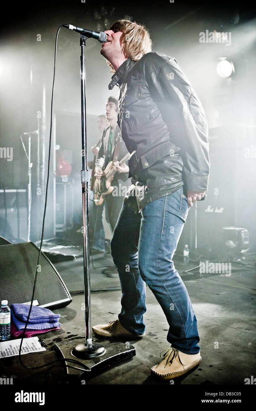 Liam Gallagher di rock band Beady Eye iniziano il loro tour del Regno Unito al Rock City. Nottingham, Inghilterra - 11.04.11 Foto Stock