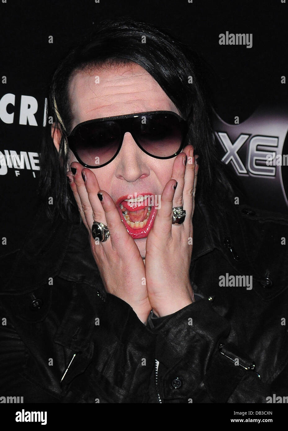Eli Roth; Marilyn Manson World Premiere di 'Scream 4" tenutasi presso Grauman's Chinese Theater - Gli arrivi di Los Angeles, California - Foto Stock