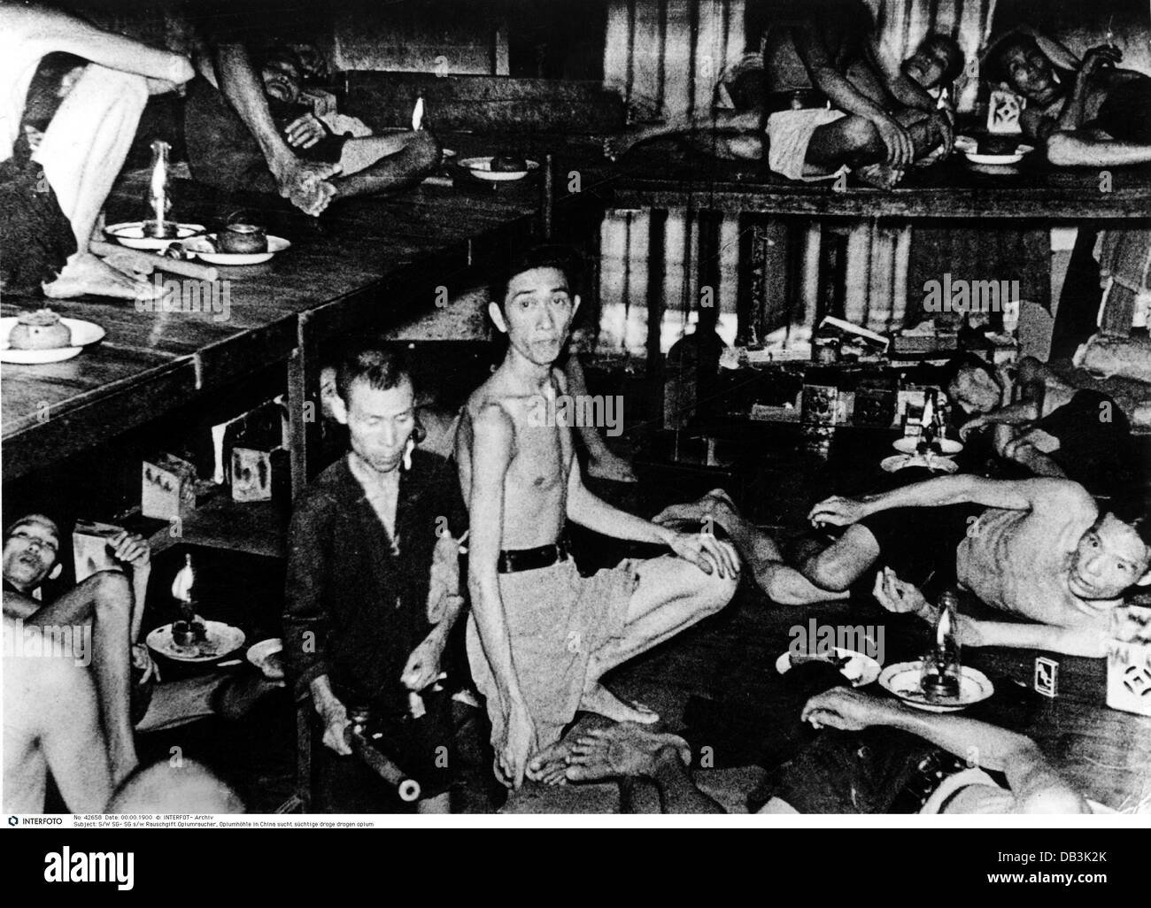 Droghe e drogati, oppio, junkies in Opium den, Cina, 20 ° secolo, storico, dipendenza, menzogne, droga, bambù, tossicodipendenti, uomo, tossicodipendenti, tossicodipendenti, persone, diritti aggiuntivi-clearences-non disponibili Foto Stock