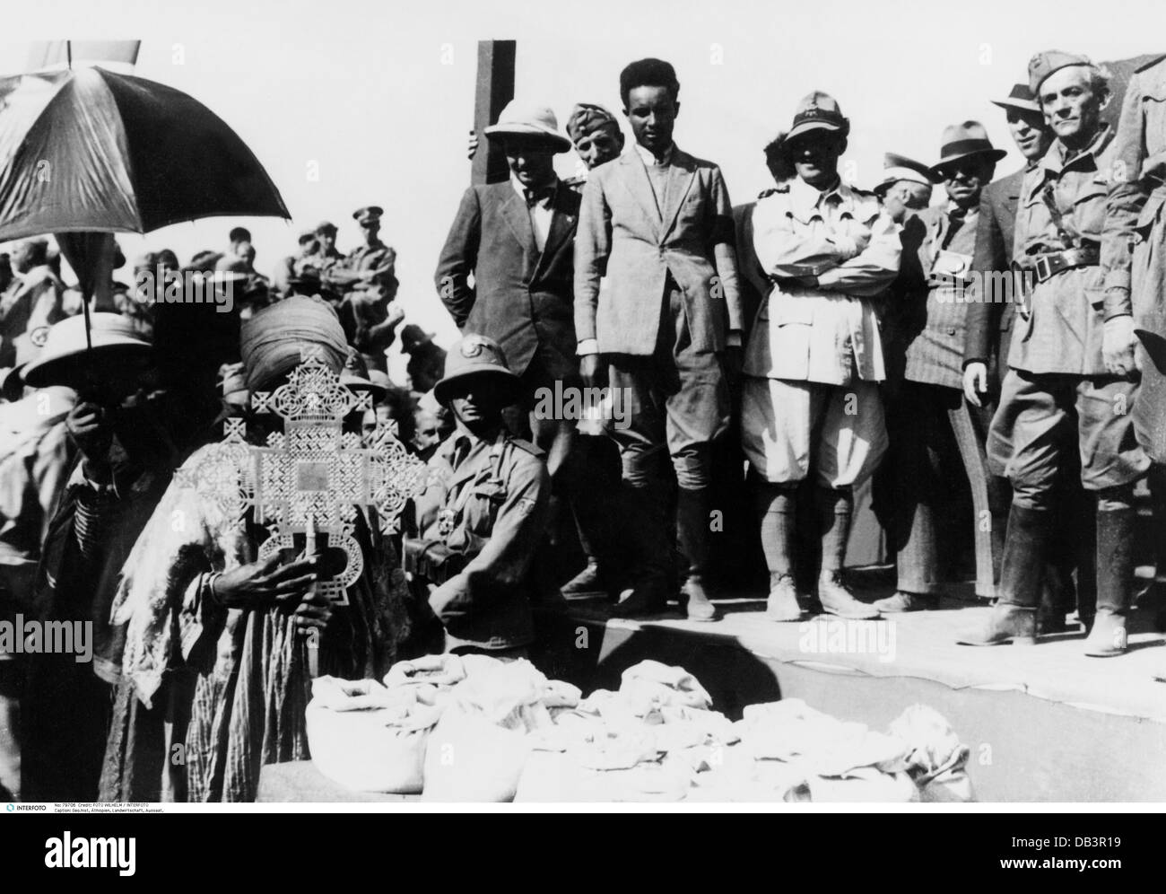 Geografia / viaggio, Etiopia, agricoltura, semina, inizio, sacerdote benedicente il seme, circa 1938, diritti aggiuntivi-clearences-non disponibile Foto Stock